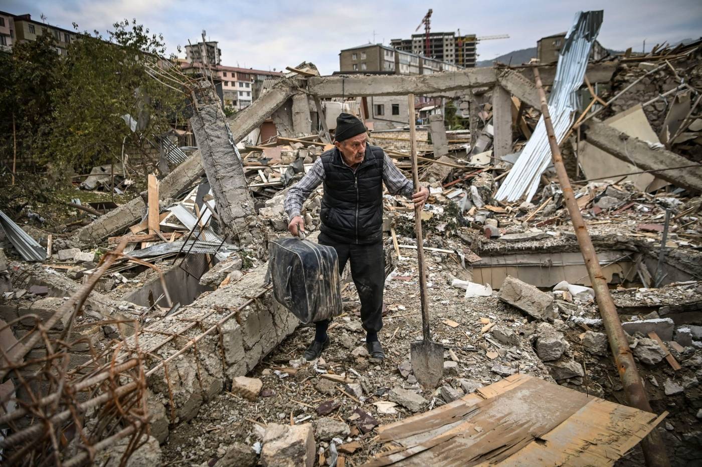 Osa Stepanakertin kaupungista Vuoristo-Karabahissa on raunioina Armenian ja Azerbaidžanin välisen sodankäynnin jäljiltä vuonna 2020. Kuva: Aris Messinis/AFP/NTB.